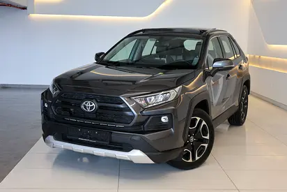 RAV4 ADVENTURE 4WD - GCC SPECS - ACCIDENT FREE - FULL SERVICE HISTORY - UNDER WARRANTY -