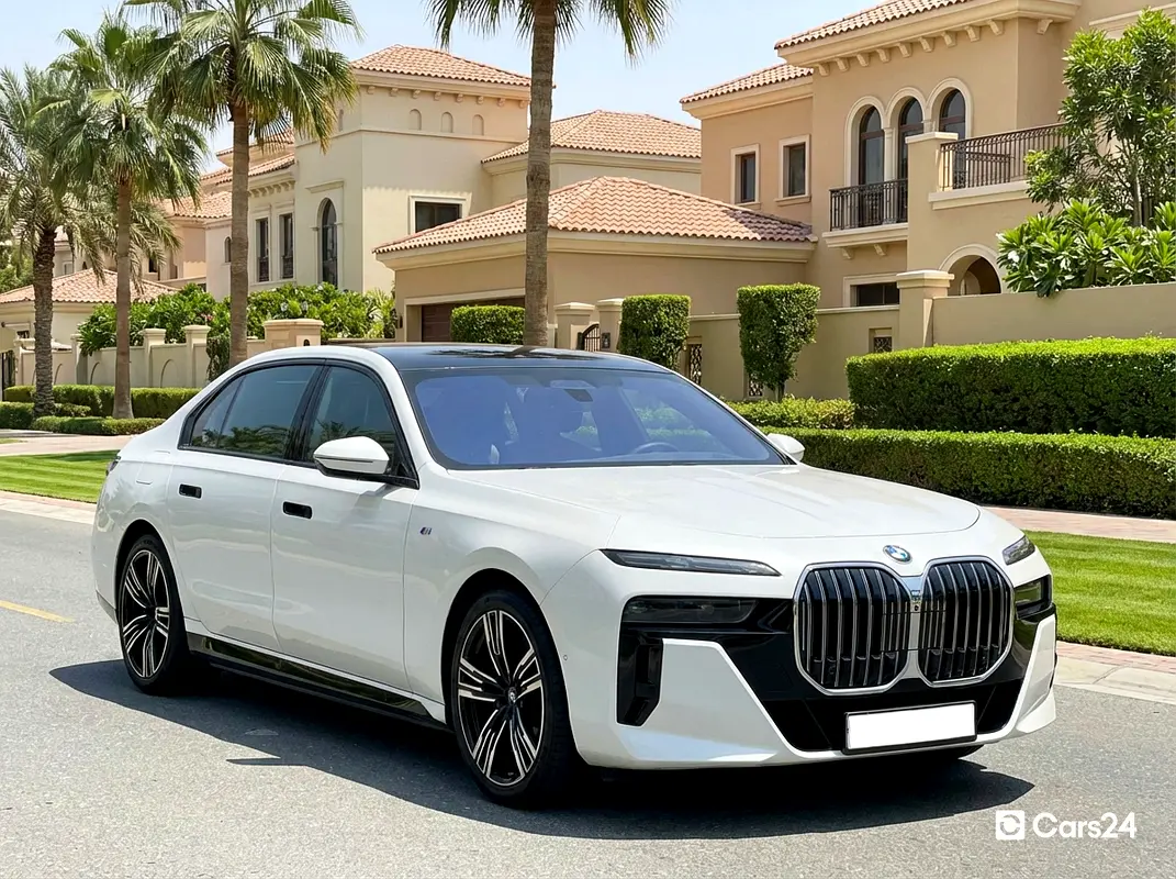 BMW 7-Series 2024 — photo 1 of 13