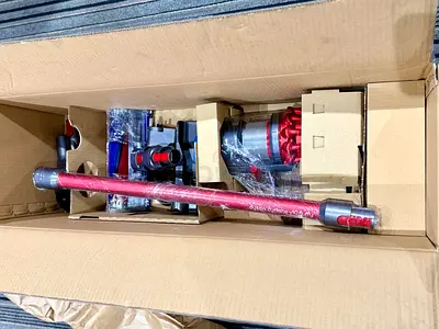 Dyson Vacuum V10 Fluffy