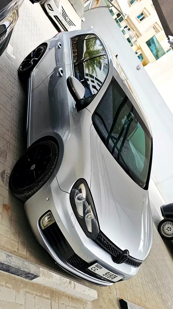Volkswagen Golf 2010 — photo 1 of 6
