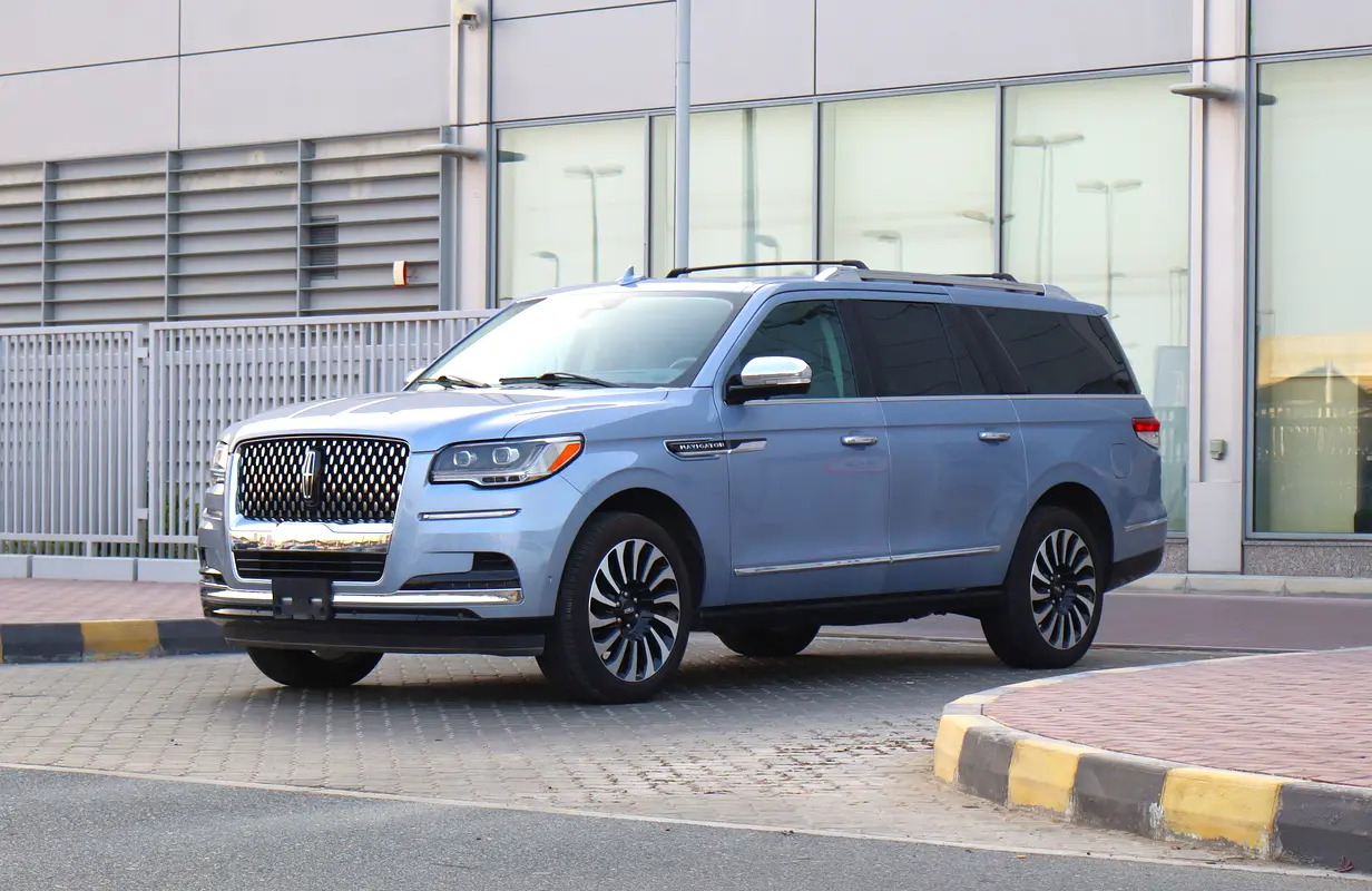 Lincoln Navigator 2023 — photo 1 of 16