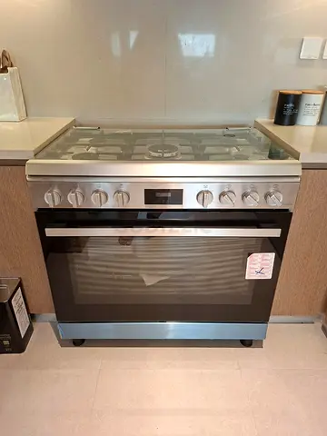 Bosch latest version 5 burnner gass cooking range