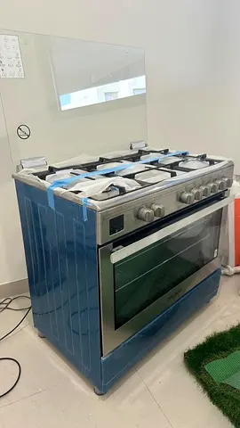 Whirlpool 5 burner full gas cooker with fan oven brand new