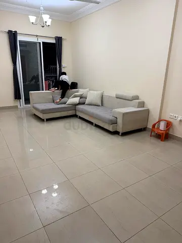 Stylish L-Shaped Sofa in Grey