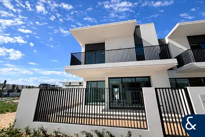 Single Row | 4 Plus Maids | Handover Q3 2026