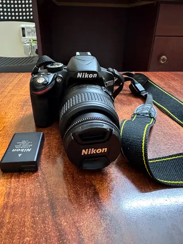 Nikon DSLR camera with carry bag and original box