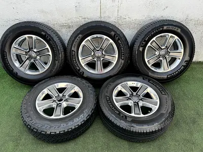 5x original 18” Jeep rims with Michelin tyres