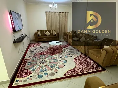 شقة مفروشة بالكامل، غرفتين نوم وغرفة خدامة و ثلاث حمامات، شرفة، جاهزة للسكن، موقع مميز. لمزيد من التفاصيل والمعلومات، تواصلوا معنا.