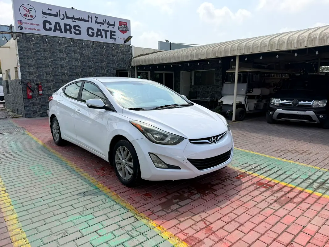 Hyundai Elantra 2016 — photo 1 of 13