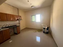 Studio for rent in Al Musalla, practical space in a lively area near markets and transport. Payment