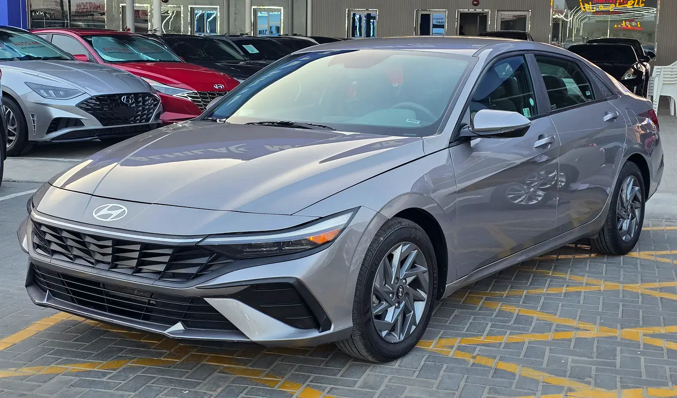 Hyundai Elantra 2024 — photo 1 of 11