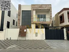 Villa directly from the owner, custom-finished, on a main street close to all services. Freehold own