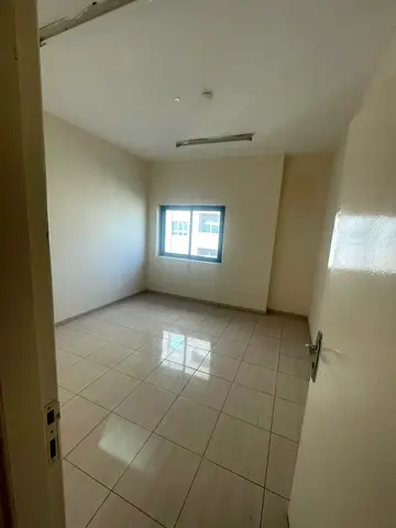 Apartment for Rent – Al Qasmiyah (Al-Nad) 📍 Very close to Jubail Bus Station 🛏️ 2 bedrooms and a living room 🚿 2 bathrooms 🌿 Balcony 📐 Excellent