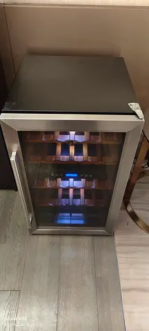 Hoover deul tempture 36 bottles wine fridge same like new condition for sale