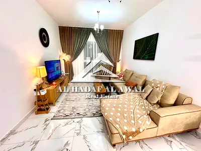 شقة غرفتين وصالة و غرفة (store) مشتركة في برج السندس - كورنيش الممزر، الشارقة - أول ساكن