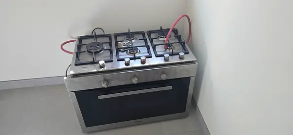 NEW- WHIRLPOOL 90CM Gas Oven and Stove - built-in