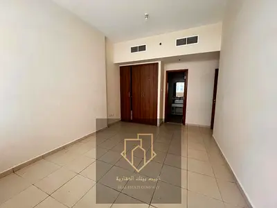 موقع ممتاز - مساحه كبير - قريب من مخرج دبي والشارقه - قريب من جميع الخدمات -