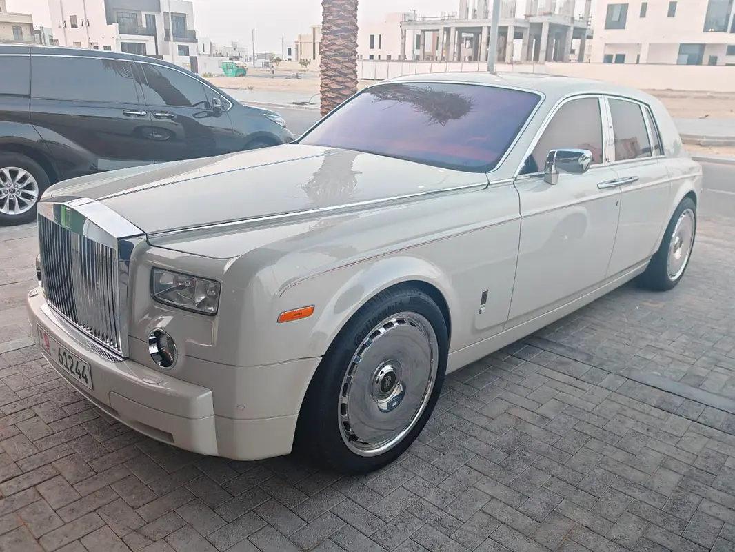 Rolls-Royce Phantom 2009 — photo 1 of 13