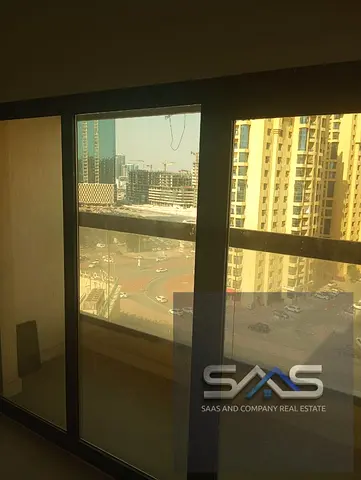 For rent: A luxurious one-bedroom apartment with a living room, featuring high-end finishes, excellent ventilation, and wonderful natural lighting.