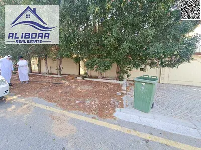 🏡 Villa for Sale in Al Hamidiya 📍 Located in a quiet residential area close to all services. 🔹 Villa Details: • 5 Bedrooms • Spacious Majlis • F