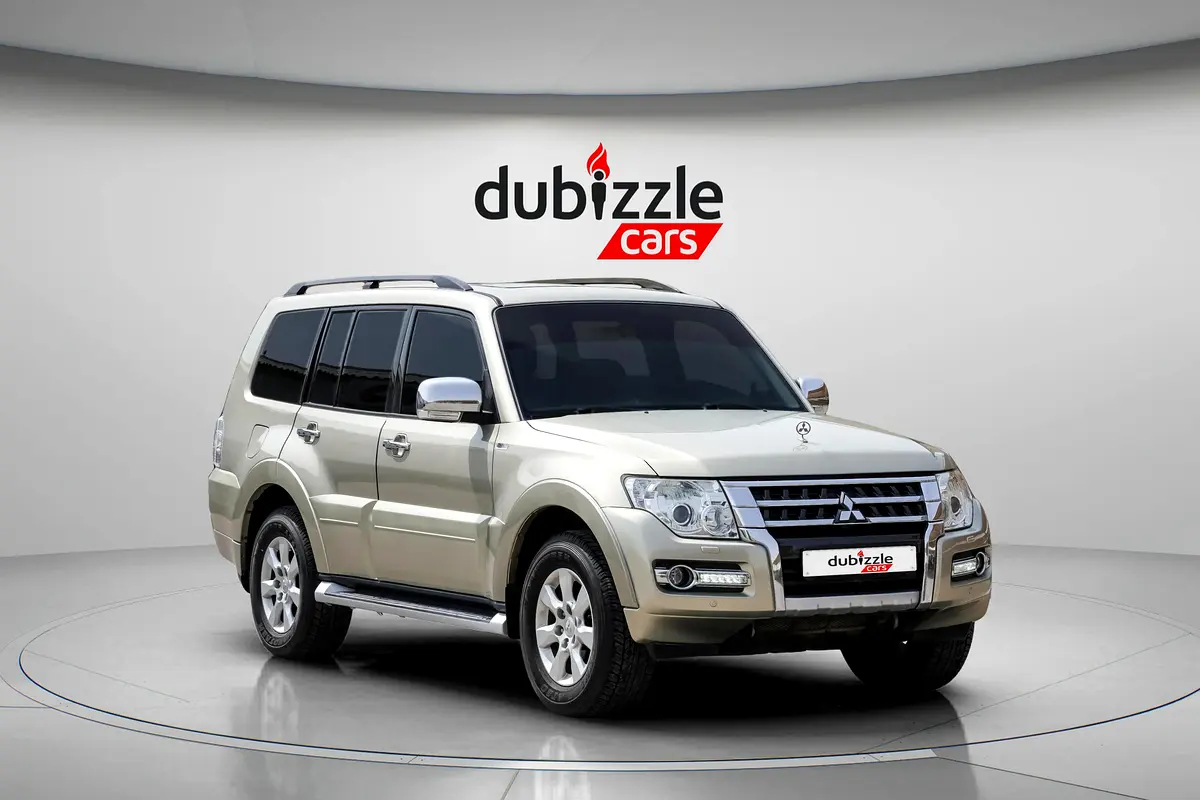 Mitsubishi Pajero 2015 — photo 1 of 16