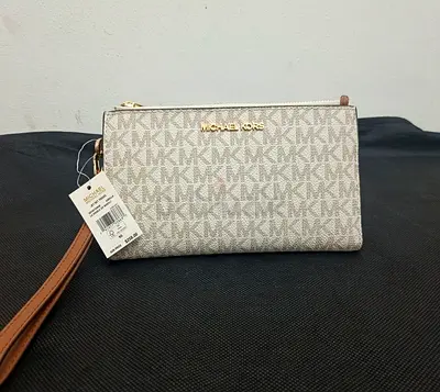 Brand New Michael Kors Jet Set Wallet