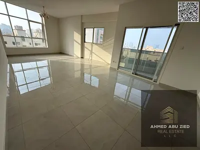 شقة 3 غرف وصالة ايجار سنوي بالكورنيش - باركن خاص - خزائن بالحائط - 2 بلكون - مكيف مركزي - اطلالة بحرية - غرفة خادمة - مساحة واسعة - تشطيب رائع .