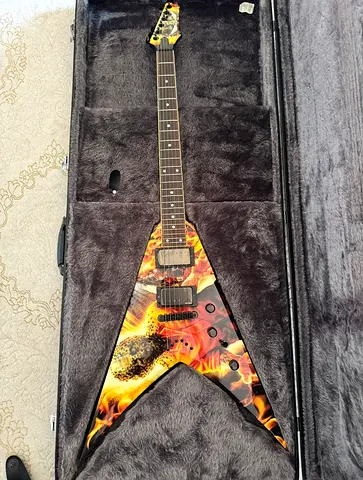 For Sale/Trade: Dean Dave Mustaine Signature V VMNT upgraded EMG 57/66 TW pickups