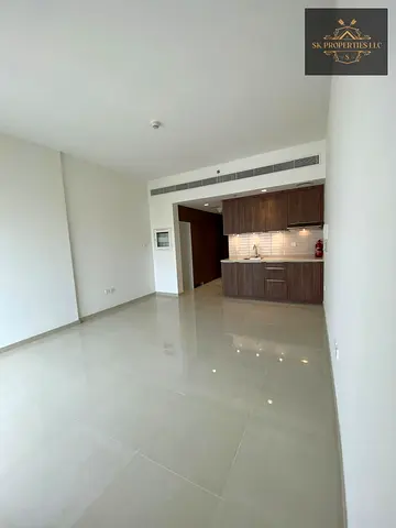 تصميم كبير | جديد تمامًا | جاهز للسكن