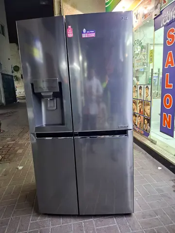 LG Stainless Steel Refrigerator side by side fridge with water depanser and ice maker inside tank