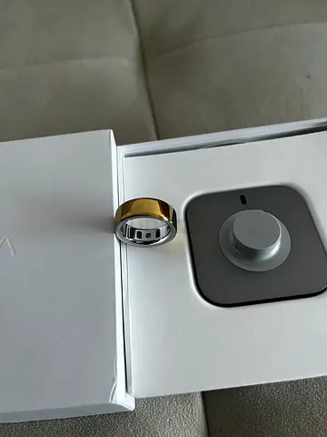 Oura Ring 4 - Size 8 Gold Color