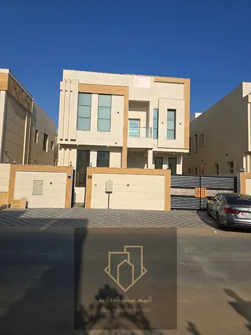 A villa with a price including registration and ownership fees on the main street, ready to move in, in the most upscale areas of Ajman. Freehold owne