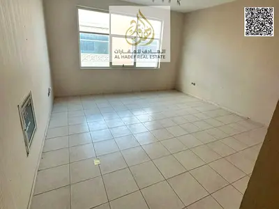 للإيجار – شقة غرفتين وصالة | الجرف 1 – شارع الجامعة | عائلات فقط | بجوار مستشفى خليفة | موقع مميز