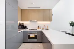 Cozy 1 bedroom apartment comes with spectacular views of Burj Khalifa.
