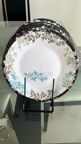 Elegant Floral Design Plates Set