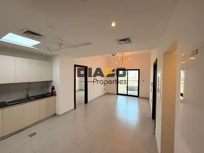 Spacious 2 B/R /3 Bathrooms/3 Balconies/Top-Floor & Road view