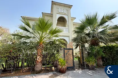 Corner Unit | Internal | Large Plot