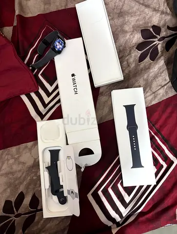 Apple Watch SE 3 44MM - 11 months Apple warranty remaining