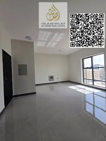 غرفه وصاله وبالكون مع  اتنين حمام اطلاله بانوراما مفتوحه تصميم راقى ومميز مناسب لكل الاثاثات والفرش  على شارع رئيسى