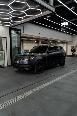Land Rover Vogue SV Long Wheel Base / 2024 / GCC / 615 BHP / vip seats / Warranty Al Tayer 2028