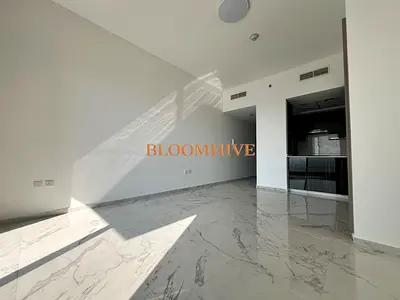 High End Quality Bright Studio Semi Close Kitchen Relaxing view