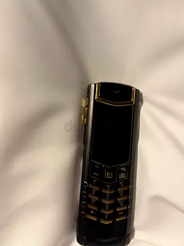 Vertu Signature S Design Phone – Luxury Phone Black  Gold