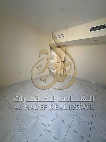 شقة غرفتين وصالة للإيجار السنوي في القاسمية المحطة بالشارقة – موقع مميز قريب من جميع الخدمات وتسهيلات في الدفع