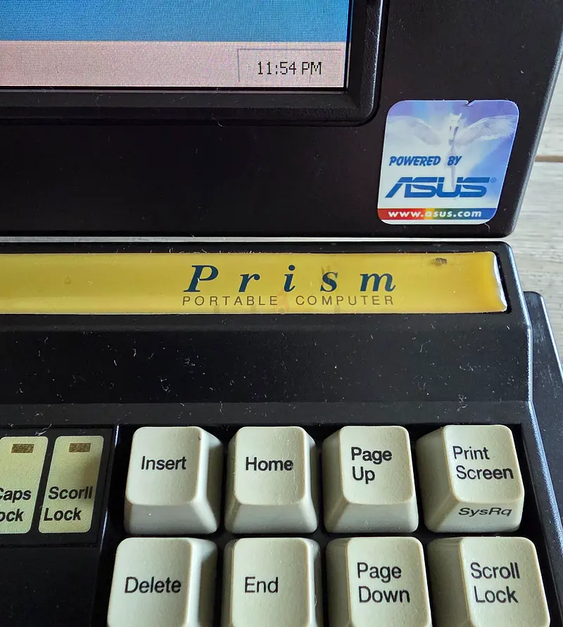 Old vintage Computer446714417481656324
