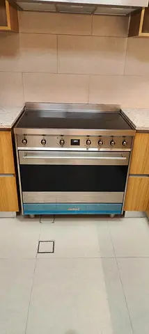Smeg latest model 90cm Induction cooker For Sale Same Like New