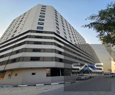 A unique investment opportunity: a brand new building on the Corniche, currently unoccupied and ready for immediate occupancy.