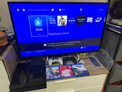 PS4 FAT 500GB with 2 controllers 3 games