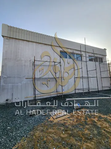 🏢 مستودع للإيجار – الشارقة (الصجعة)  🔹 مستودع جديد – لم يُستخدم بعد  📐 المساحة: 2,700 قدم مربع ⚡ الكهرباء: 20 كيلوفولت (20KV)  💳 الدفعات: 4 دفعات