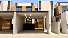 Modern 3-Bedroom Townhouse | Prime Family Community | Park Living