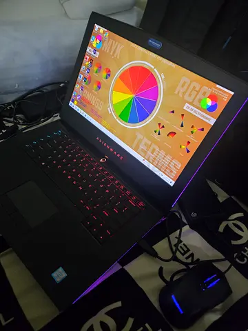 Alienware 15 R3 UPGRADED FREE ALIENWARE BAG + MOUSE